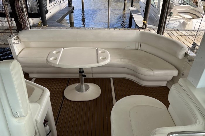 2005 Sea Ray 390 Motor Yacht Photo 12 sur 42