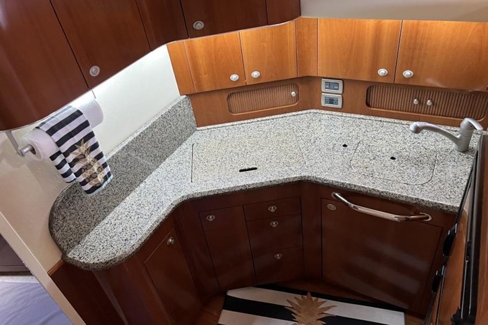 2005 Sea Ray 390 Motor Yacht Photo 23 sur 42