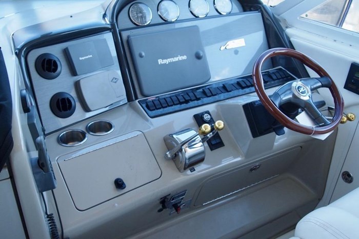 2005 Sea Ray 390 Motor Yacht Photo 7 sur 42