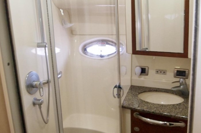 2005 Sea Ray 390 Motor Yacht Photo 26 sur 42