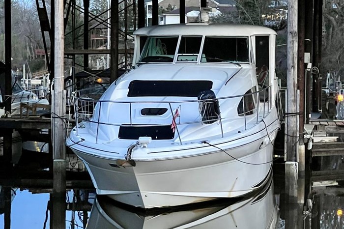 2005 Sea Ray 390 Motor Yacht Photo 36 sur 42