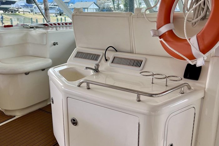 2005 Sea Ray 390 Motor Yacht Photo 10 sur 42