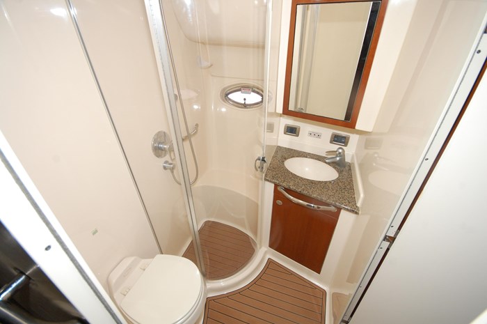 2005 Sea Ray 390 Motor Yacht Photo 25 sur 42
