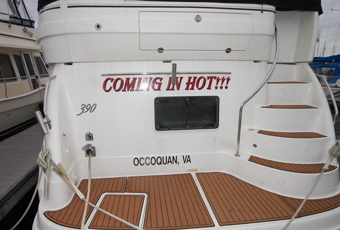 2005 Sea Ray 390 Motor Yacht Photo 37 sur 42