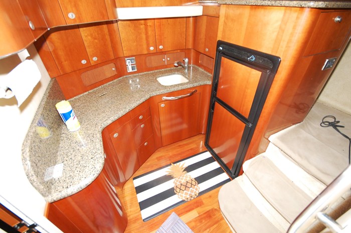 2005 Sea Ray 390 Motor Yacht Photo 21 sur 42