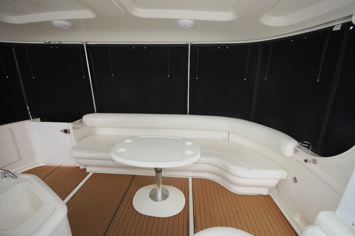 2005 Sea Ray 390 Motor Yacht Photo 39 sur 42