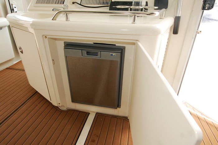 2005 Sea Ray 390 Motor Yacht Photo 41 sur 42
