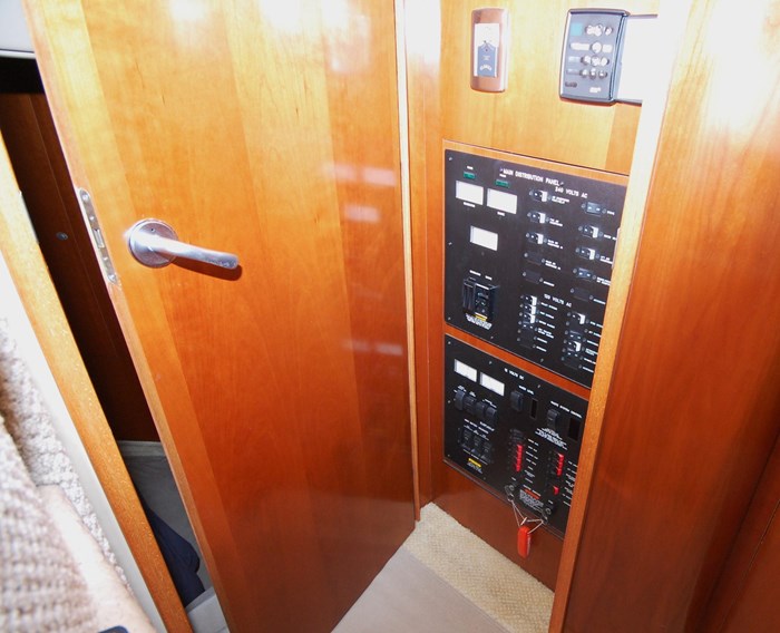 2005 Sea Ray 390 Motor Yacht Photo 42 sur 42