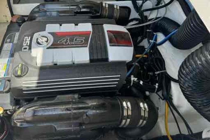 2022 Bayliner VR5 Photo 10 sur 12