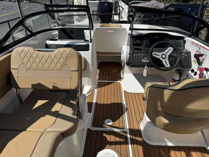 2022 Bayliner VR5 Photo 5 sur 12
