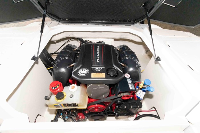 2022 Chaparral 23 SSi Photo 13 sur 15