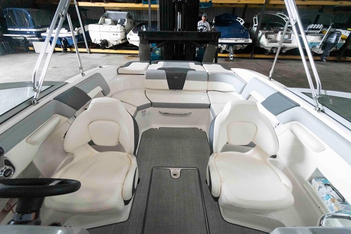 2022 Chaparral 23 SSi Photo 8 sur 15