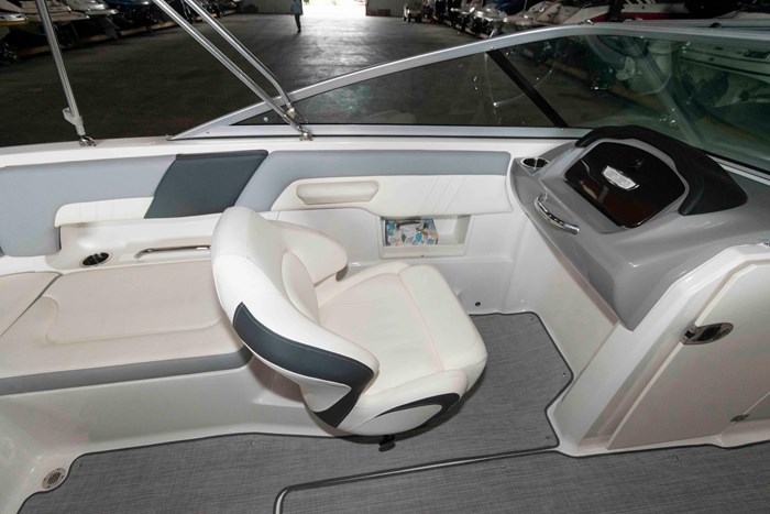 2022 Chaparral 23 SSi Photo 11 sur 15