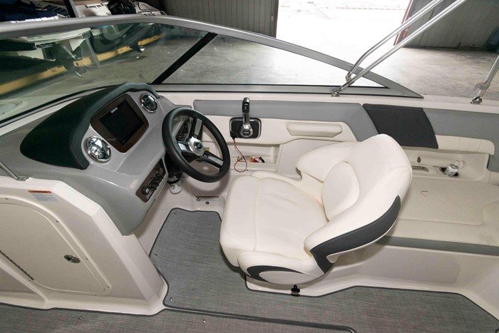 2022 Chaparral 23 SSi Photo 9 sur 15