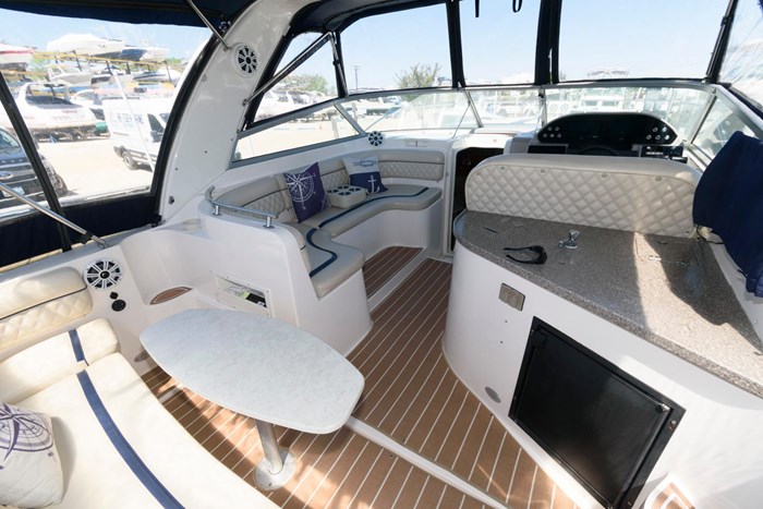 2004 Rinker Fiesta Vee 312 Photo 6 sur 24