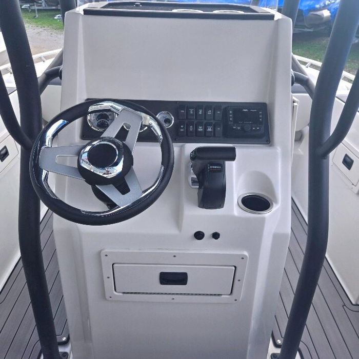 2025 Starcraft SVX 211 OB CC W/150HP YAMAHA AND CUSTOM MATCHED TR Photo 13 of 15