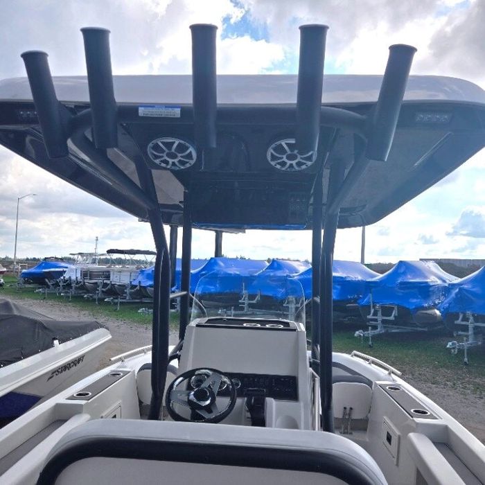 2025 Starcraft SVX 211 OB CC W/150HP YAMAHA AND CUSTOM MATCHED TR Photo 8 of 15