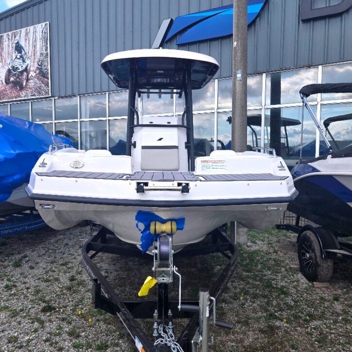 2025 Starcraft SVX 211 OB CC W/150HP YAMAHA AND CUSTOM MATCHED TR Photo 2 of 15