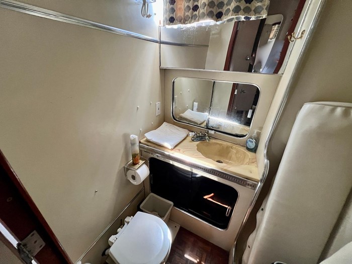 1986 Chris-Craft 381 Catalina Photo 14 sur 30