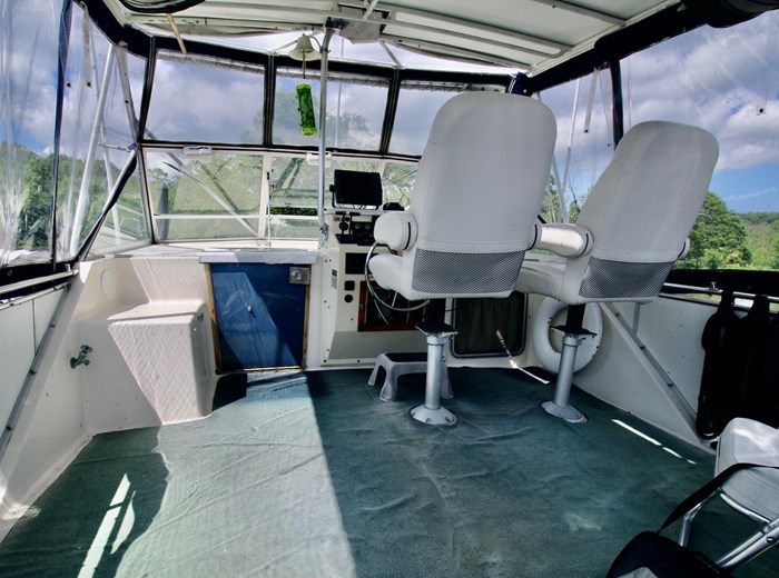 1986 Chris-Craft 381 Catalina Photo 3 sur 30