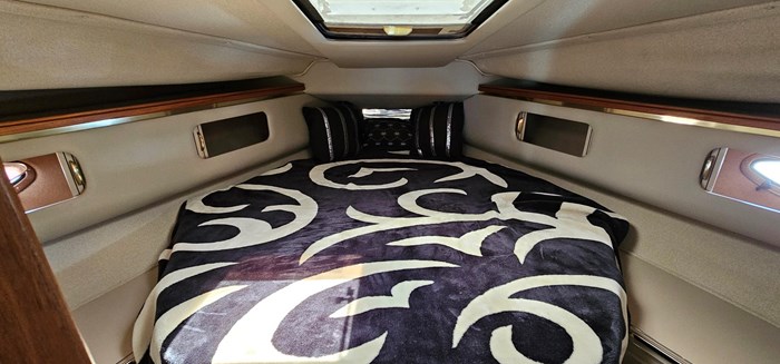 1989 Cruisers Yachts 3670 Esprit Photo 7 sur 15
