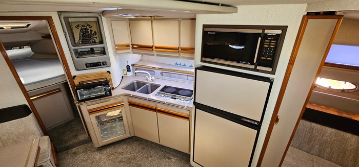 1989 Cruisers Yachts 3670 Esprit Photo 5 sur 15