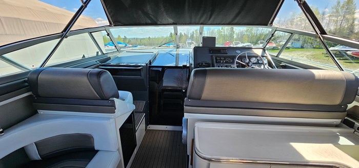 1989 Cruisers Yachts 3670 Esprit Photo 11 sur 15