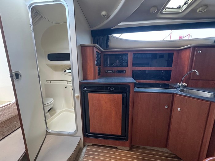 2006 Bayliner 305 Photo 16 sur 19