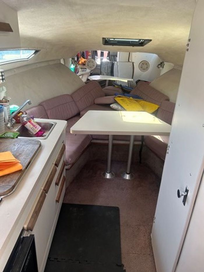 1989 Carver 2557 Montego Photo 6 of 8