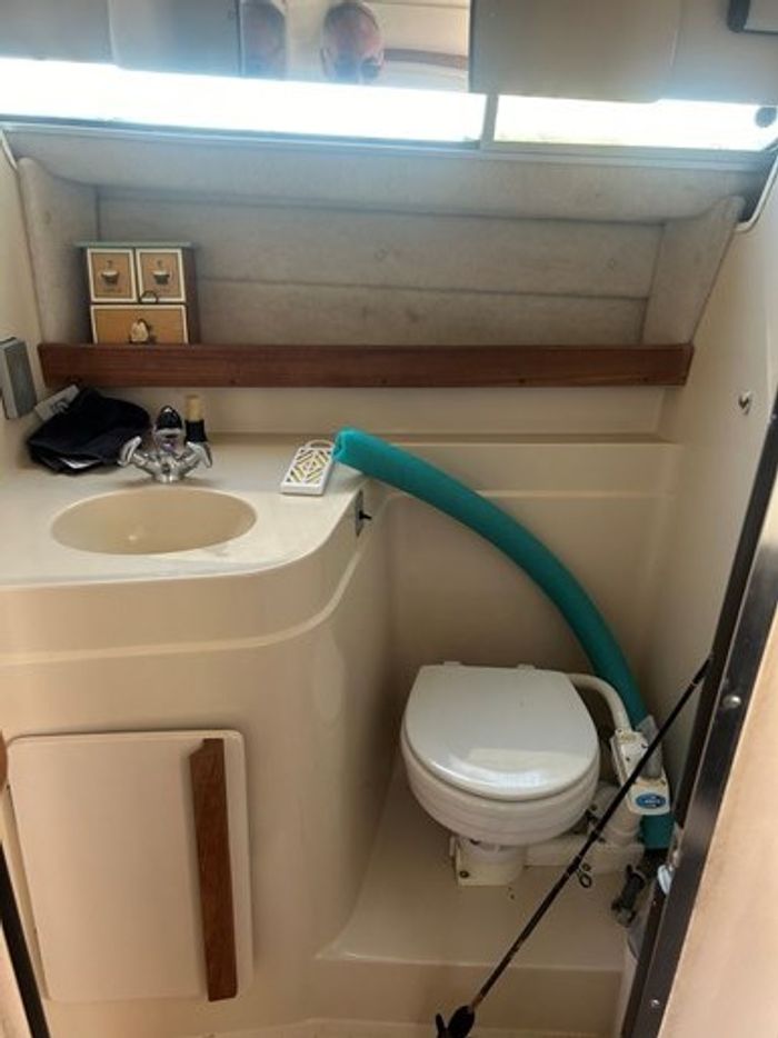 1989 Carver 2557 Montego Photo 8 of 8