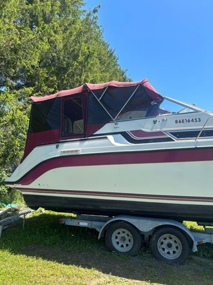 1989 Carver 2557 Montego Photo 3 of 8