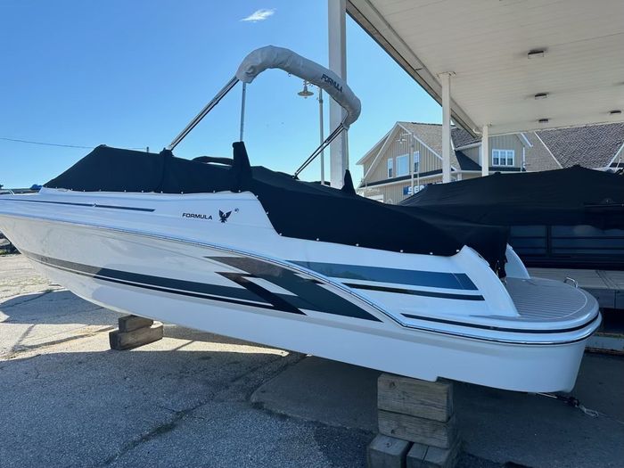 2025 Formula Bowrider 240 BR Photo 7 sur 13