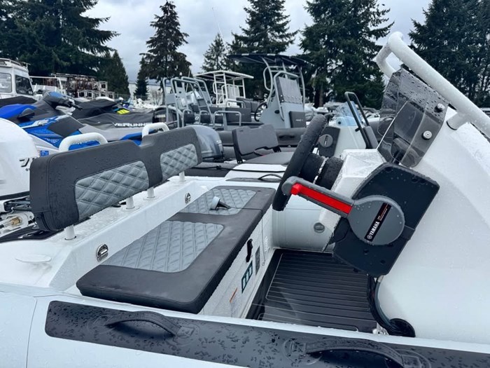 2025 Highfield Sport 460 Hypalon with Yamaha 70hp outboard Photo 5 sur 22