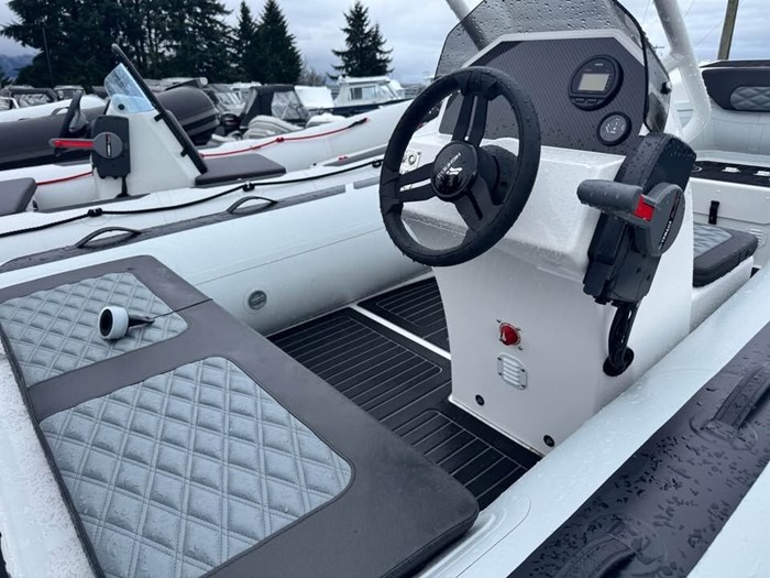 2025 Highfield Sport 460 Hypalon with Yamaha 70hp outboard Photo 2 sur 22