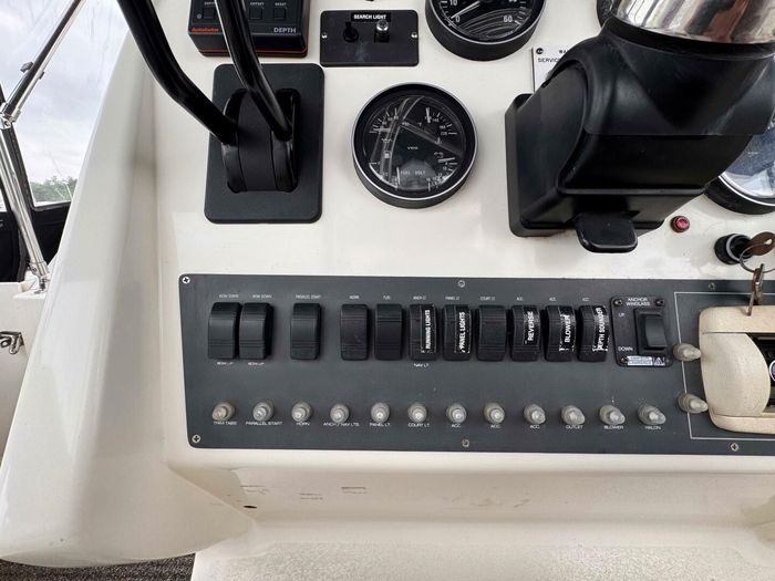 1997 Silverton 352 Motor Yacht Photo 16 sur 53