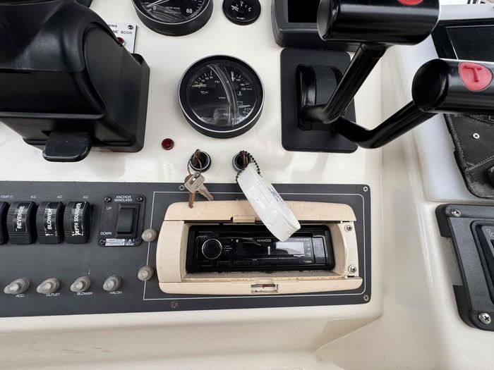 1997 Silverton 352 Motor Yacht Photo 17 sur 53