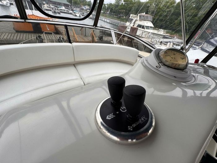 1997 Silverton 352 Motor Yacht Photo 18 sur 53