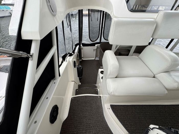 1997 Silverton 352 Motor Yacht Photo 20 sur 53