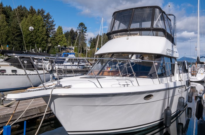 1991 Carver 2808 Aft Cabin Photo 2 sur 27