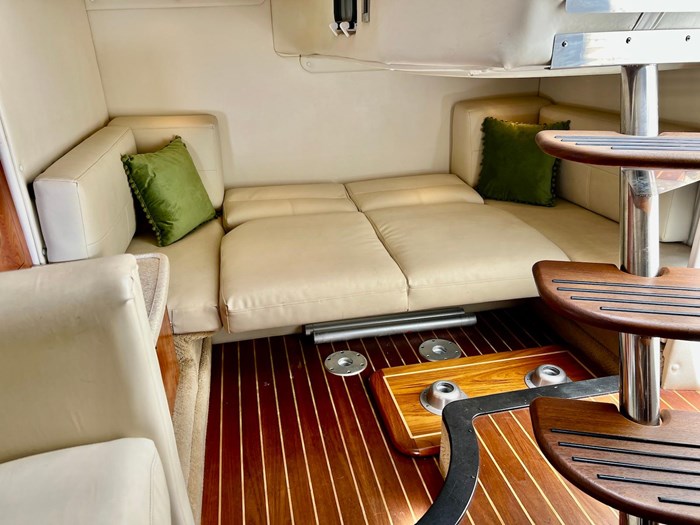 2007 Rinker 350 Express Cruiser Photo 25 sur 31