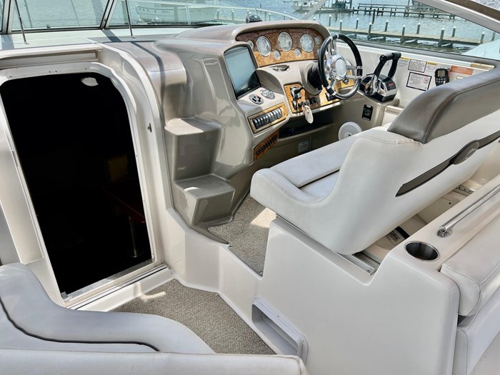 2007 Rinker 350 Express Cruiser Photo 13 sur 31