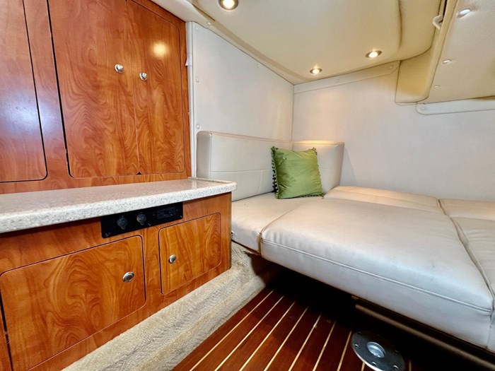 2007 Rinker 350 Express Cruiser Photo 26 sur 31