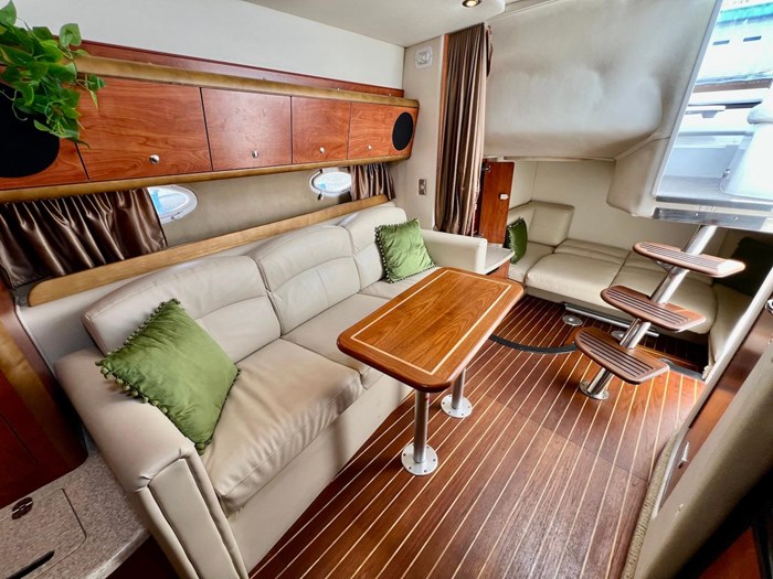 2007 Rinker 350 Express Cruiser Photo 15 sur 31