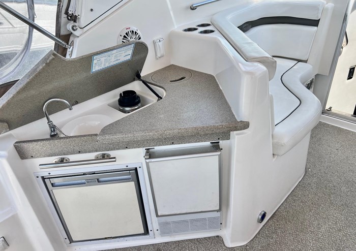 2007 Rinker 350 Express Cruiser Photo 9 sur 31