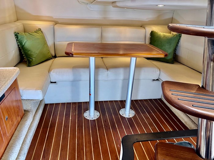 2007 Rinker 350 Express Cruiser Photo 16 sur 31