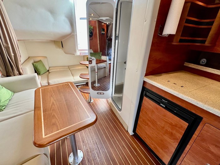 2007 Rinker 350 Express Cruiser Photo 17 sur 31