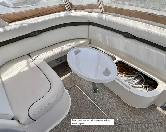 2007 Rinker 350 Express Cruiser Photo 11 sur 31