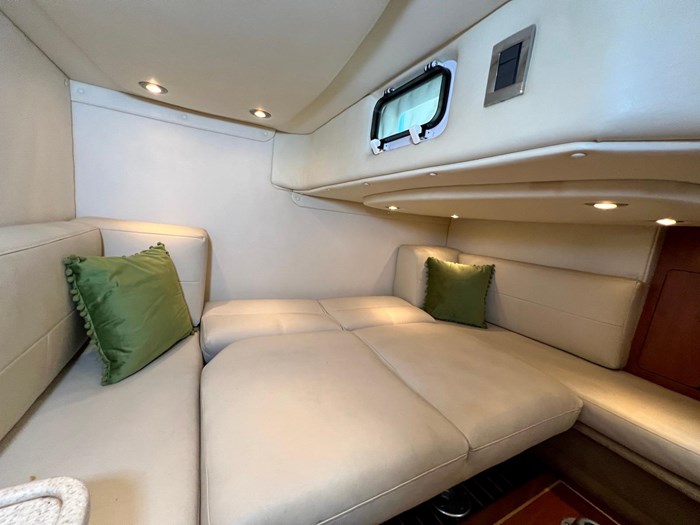 2007 Rinker 350 Express Cruiser Photo 18 sur 31