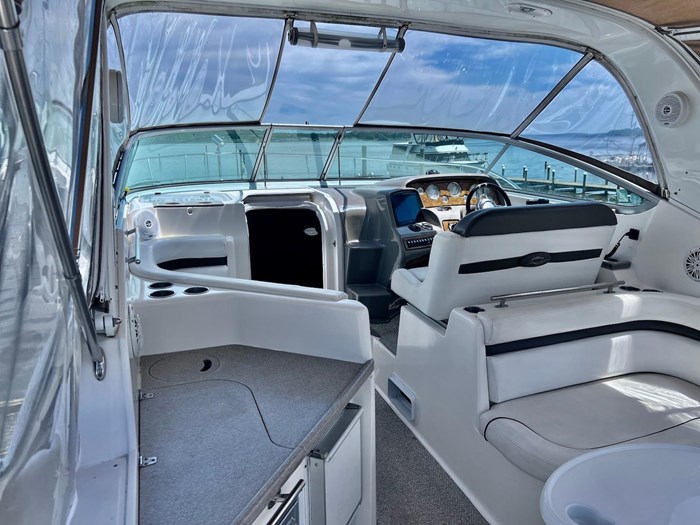 2007 Rinker 350 Express Cruiser Photo 3 sur 31