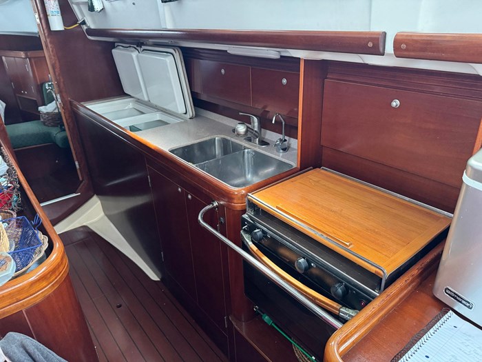 2002 Beneteau 42 Center Cockpit Photo 38 sur 66